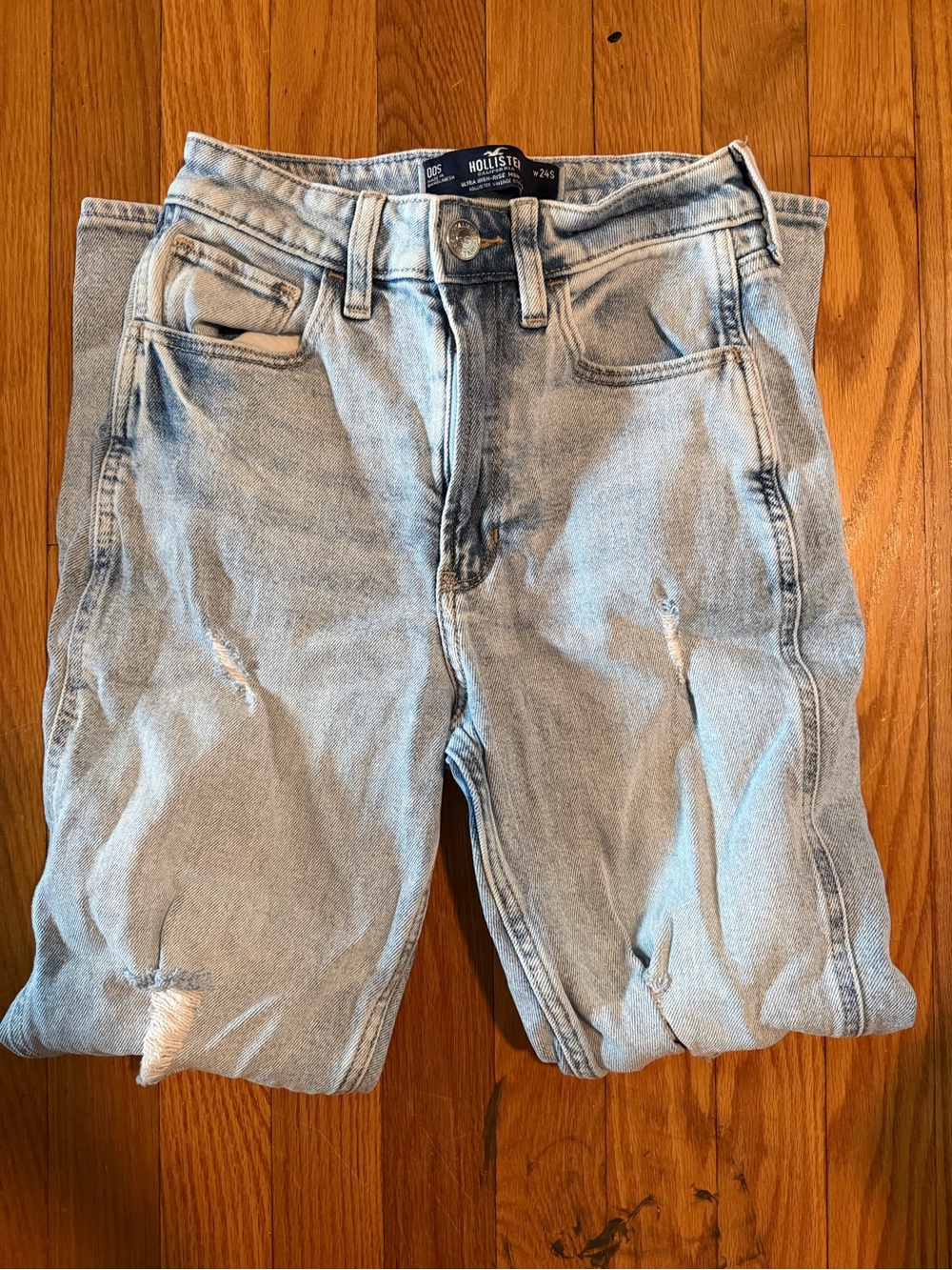 LNWOT Hollister Light Blue Distressed Straight Leg Jeans